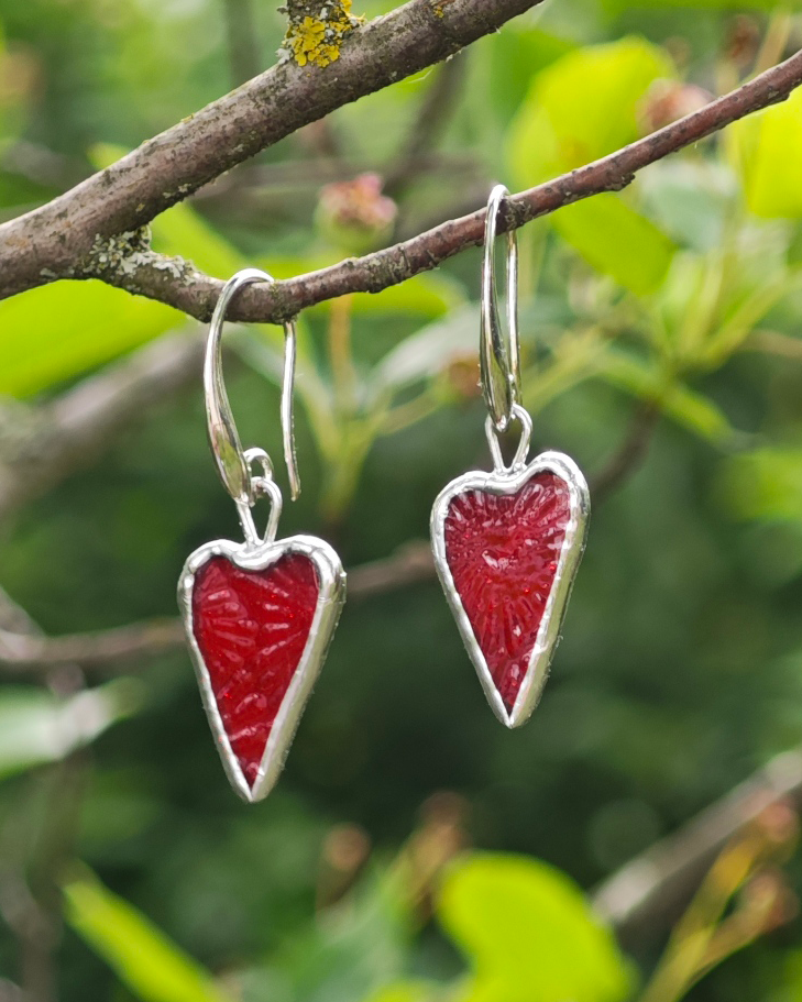 Серьги Сердечки из стекла и олова